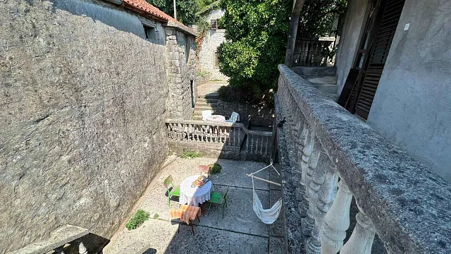Drei Häuser im charmanten Dorf Klinci auf der Halbinsel Lustica — photo 16